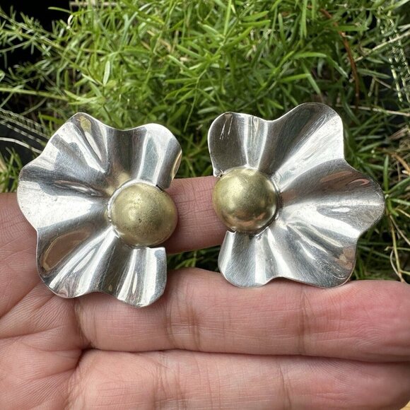 VTG Taxco Mexico Sterling 925 Large Flower‎ Clip On Earrings Two Tone 17.2g - Picture 1 of 7